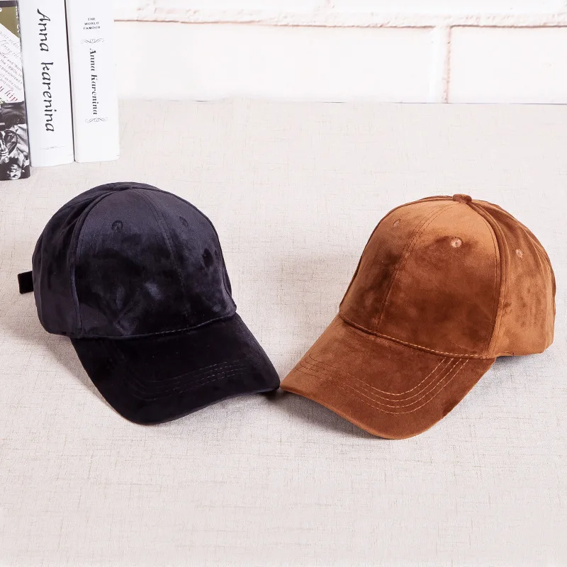 Rysa Velvet Cap