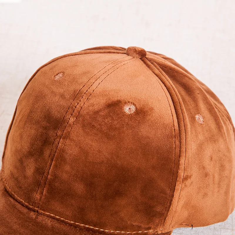 Rysa Velvet Cap